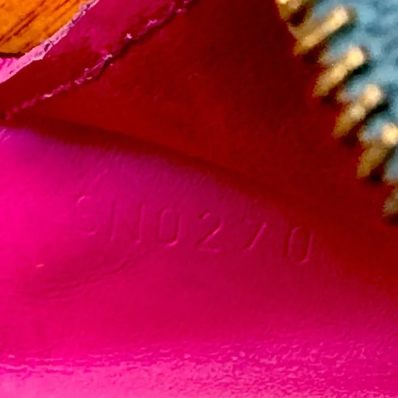 LOUIS VUITTON *Special Edition* Valentine’s 2020 release - Picture 7 of 9